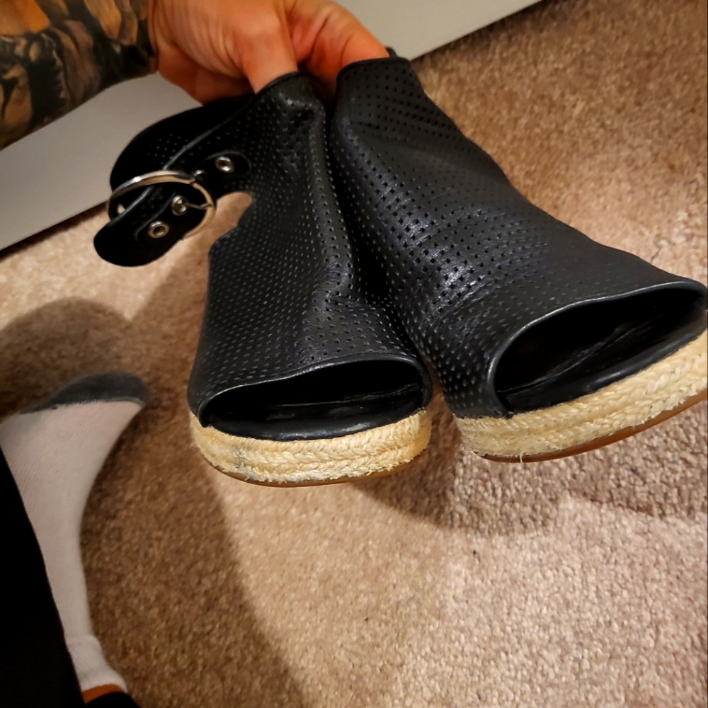 Beautiful leather platform - Picture 2 of 4